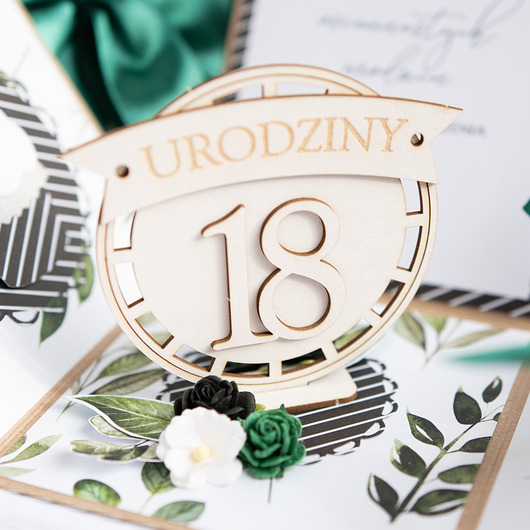 kartki scrapbooking 18 urodziny, exploding box, kartka 3d osiemnastka