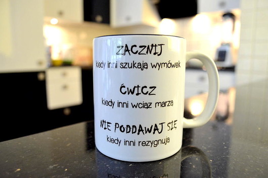Kubek ĆWICZ z CZARNYM WNĘTRZEM FarrowDesign