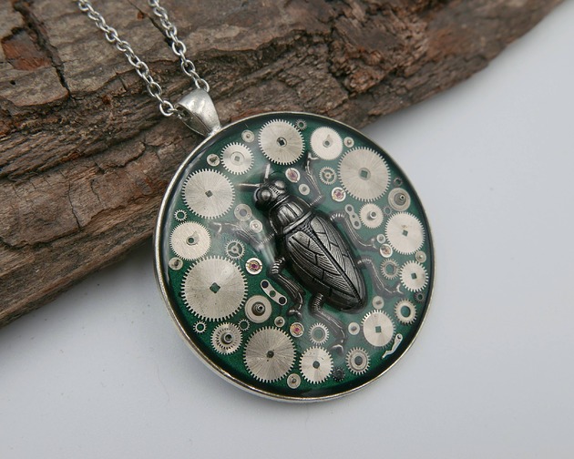 wisiory Naszyjnik Green Beatle 10