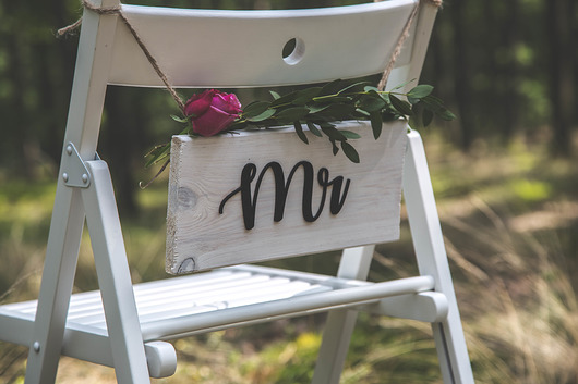 Ślub - inne Drewniane tabliczki na krzesła Mrs Mr