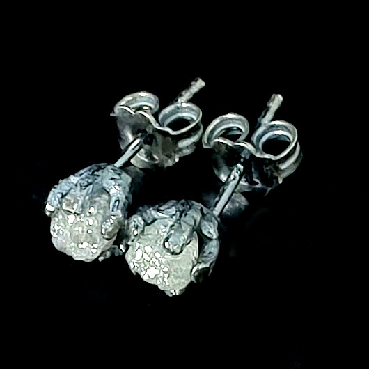 kolczyki srebrne Surowe srebrne diamenty