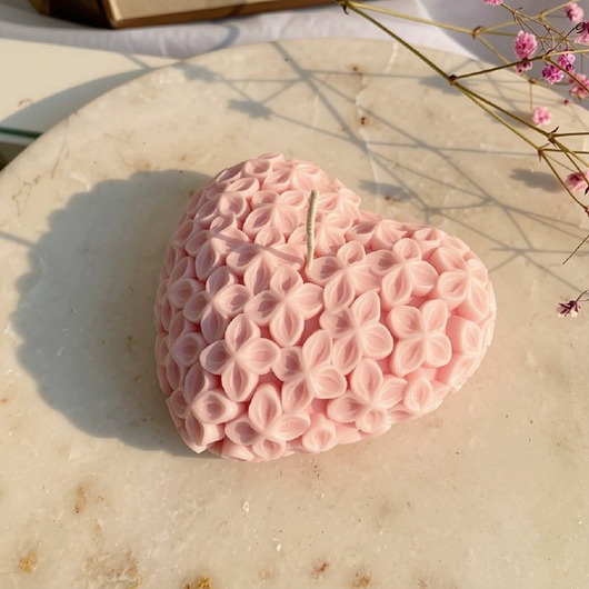 świeczniki i świece Świeca sojowa dekoracyjna "Rose Heart" 98x42mm różowa