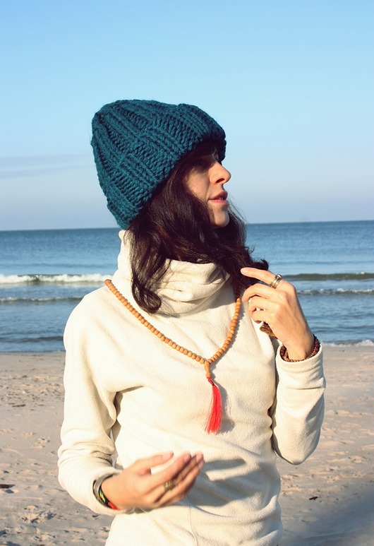 czapki damskie Czapka beanie  z wełną w kolorze morskim