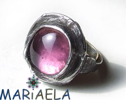 FIOLECZĄCY SYMBOLICZNIE MARIAELA