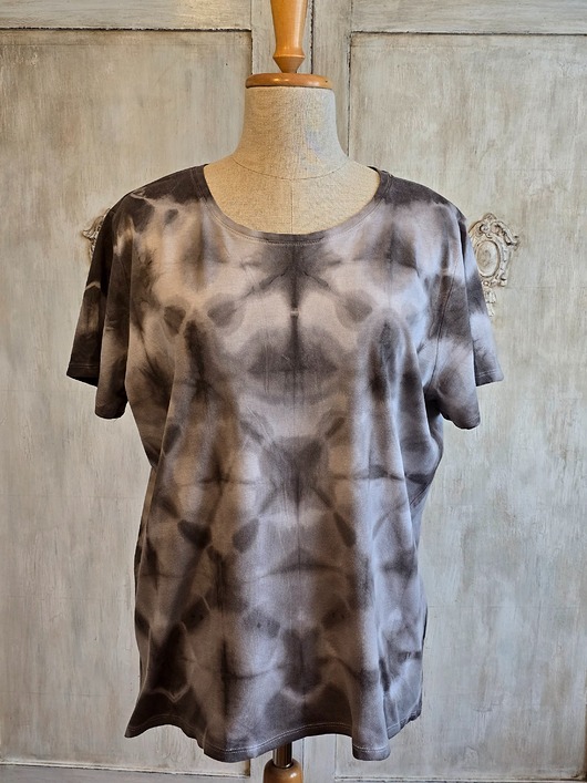 t-shirt damskie T-shirt shibori farbowany roślinami Taniny