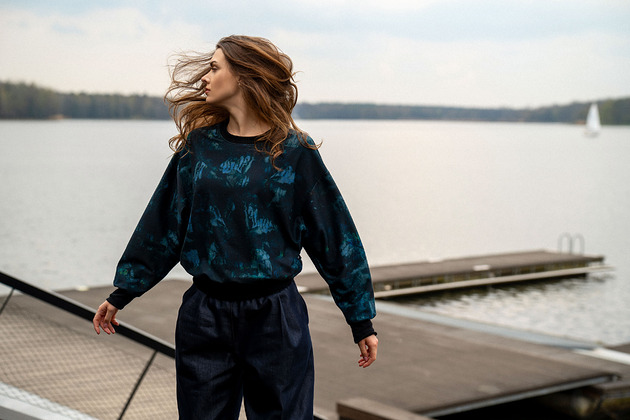 bluza bez kaptura damska Fifi - Bawełniana bluza nieregularny wzór