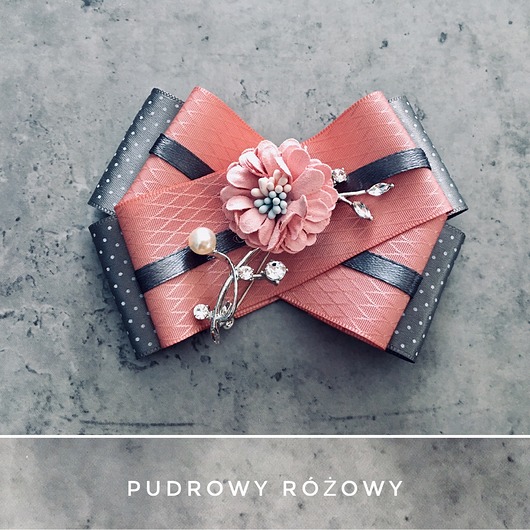 Brosza  z perłą i różą Nowość 2021 Pudrowy Różowy