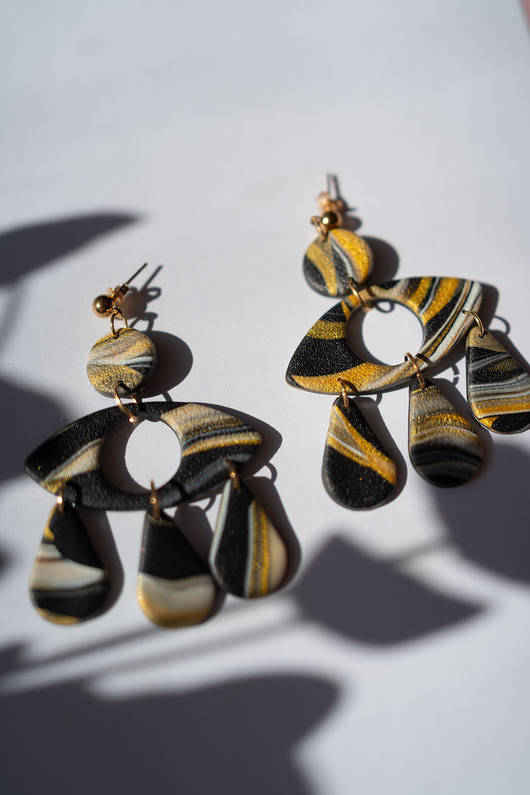 kolczyki z masy plastycznej Wiszące KOLCZYKI OCZY w marmurkowy wzorek