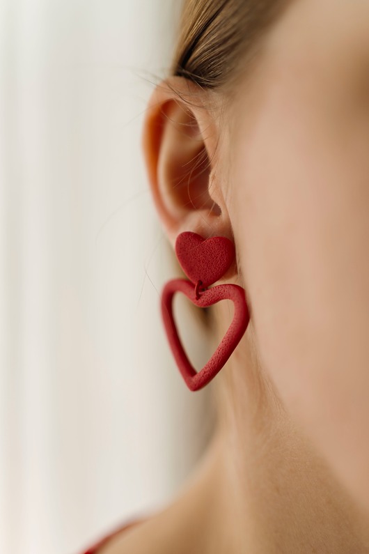 kolczyki z masy plastycznej Wiszące SERCA czerwone