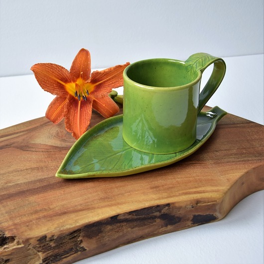 Kubek ceramiczny z podstawką Liść Ceramika Tyka