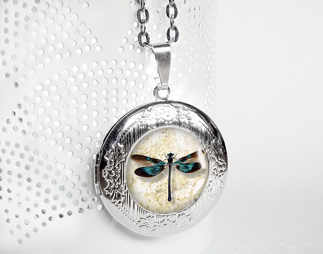 naszyjniki - inne OTWIERANY MEDALION z ważką na prezent, typ sekretnik