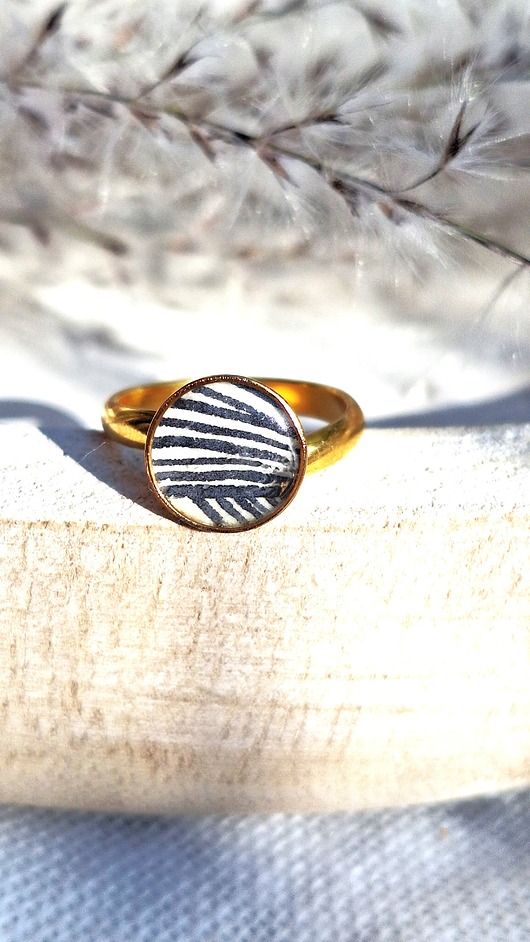 pierścionek z żywicy Pierścionek z kolekcji Zebra