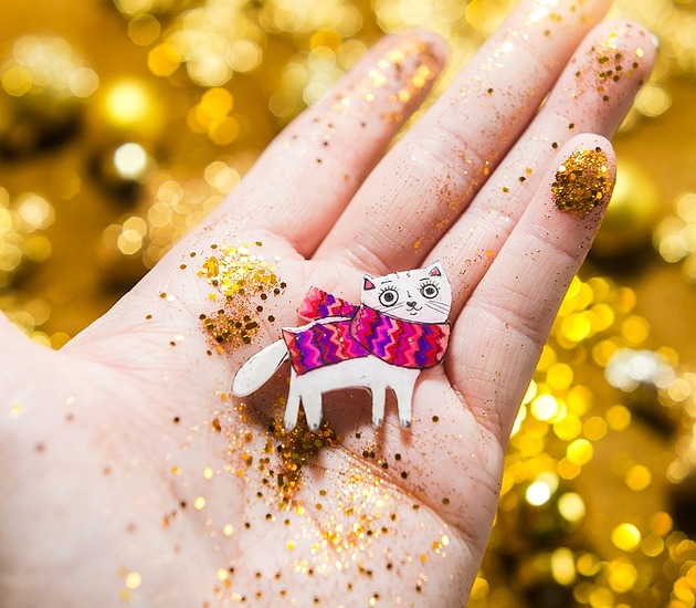 przypinki Przypinka kotek w szaliku