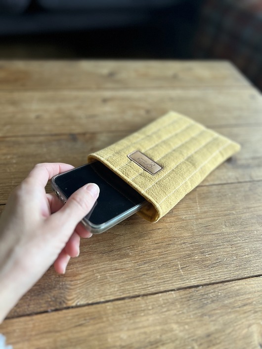 kosmetyczki Etui na telefon z lnu - musztarda