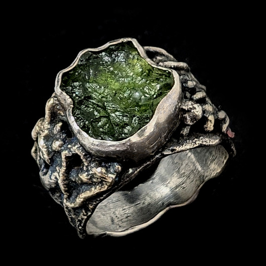 pierścionki srebrne Pierścionek Mołdawit w baśniowym sygnecie