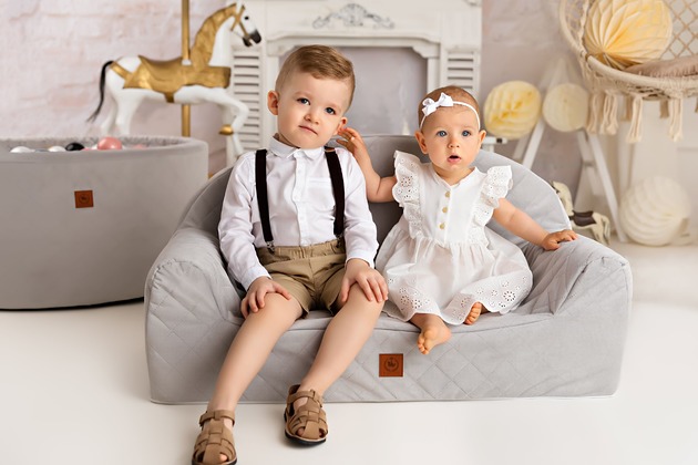 pufa dla dziecka Sofa szara pikowany velvet