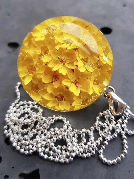 naszyjnik z żółtymi kwiatuszkami Grol Jewellery
