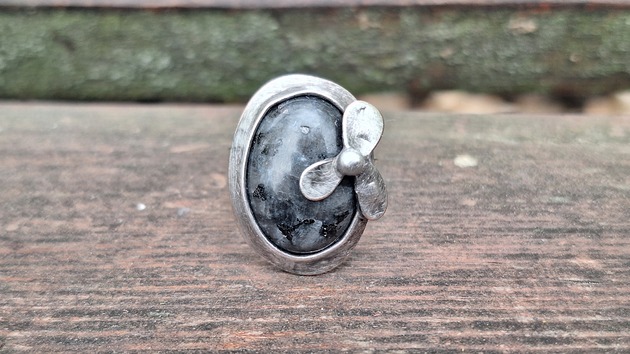 pierścionki - różne Larvikit - pierścionek regulowany