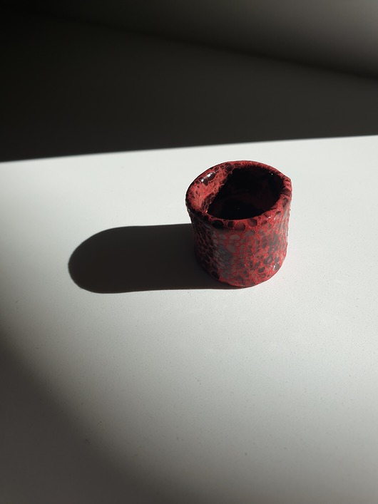 pierścionki - różne Duży pierścionek ze skóry naturalnej czerwony w print zwierzęcy