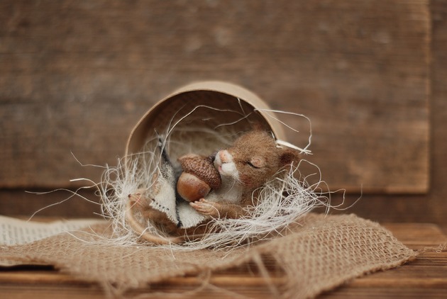figurki i rzeźby Śpiąca Myszka