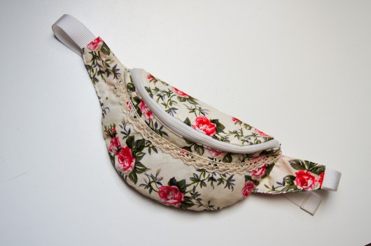 ROMANTYCZNA NERKA w róże z koronką. Saszetka. IrminaStyle