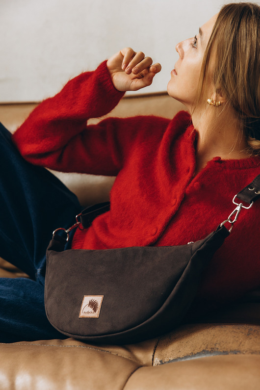 saszetka nerka Mini ROGALIK z nubuku ekologicznego w kolorze brunatnym