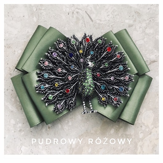 Brosza  Zielona z ogromnym Pawiem Pudrowy Różowy