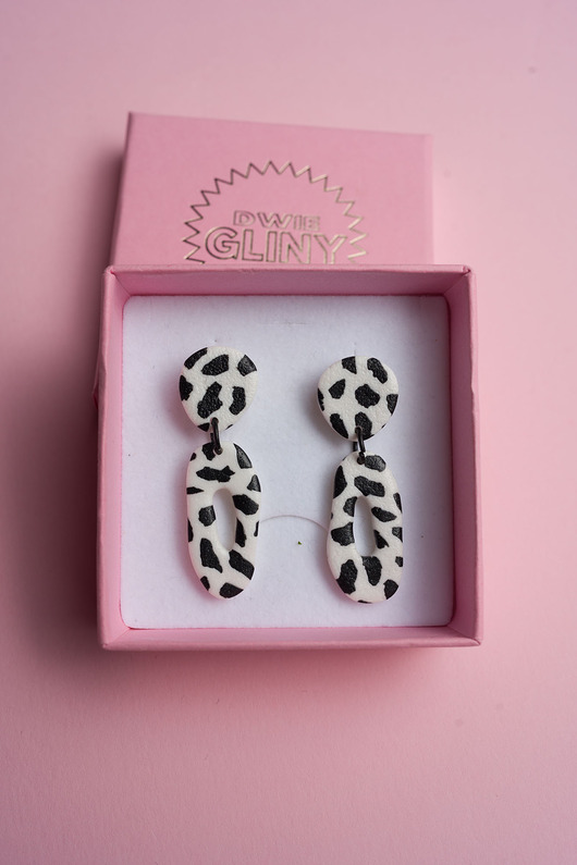 kolczyki z masy plastycznej Wiszące kolczyki w organicznym kształcie