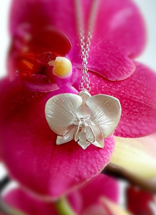 wisiory Zawieszka srebrna - Satynowa orchidea mała