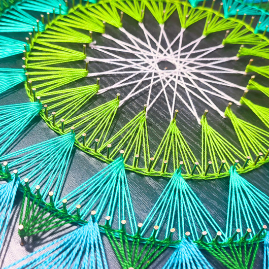 Ozdoby na ścianę Rozeta GREEN FAIRY z tutorialem - Zestaw DIY String Art BOX