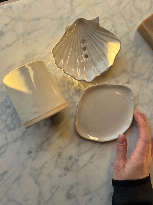 mydelniczki Zestaw Łazienkowy z Mydelniczką Muszlą i Odpływem Pearl White