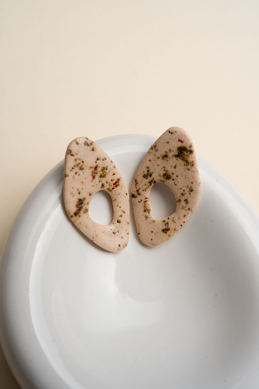 kolczyki z masy plastycznej Sztyfty w organicznym kształcie