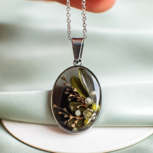 wisiory Wisiorek z kompozycją kwiatową