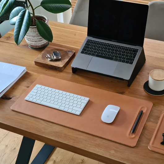 organizery Brązowa skórzana mata pod klawiaturę