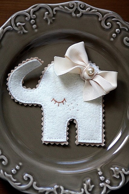 Broszka Sleepy Elephant    made by agah