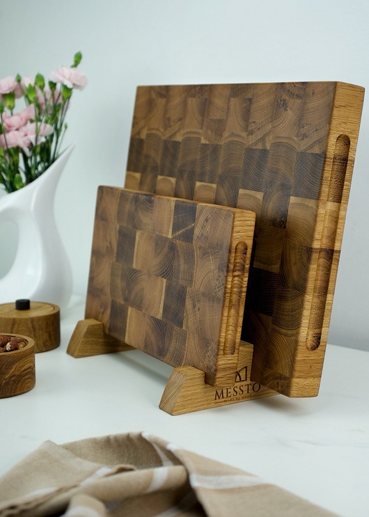 deski do krojenia i tace Zestaw desek sztorcowych dębowych na stojaku