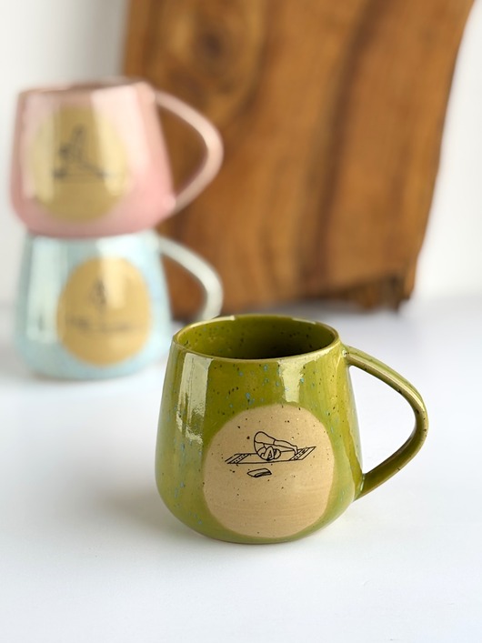 kubki Kubek ceramiczny beczułka 320 ml - Joga zielony