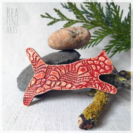magnesy Czerwony kot - ceramiczny magnes wabisabi