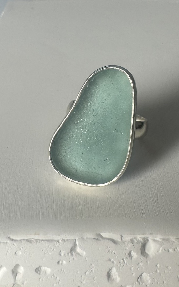 pierścionki srebrne Srebrny pierścionek regulowany ze szkłem morskim