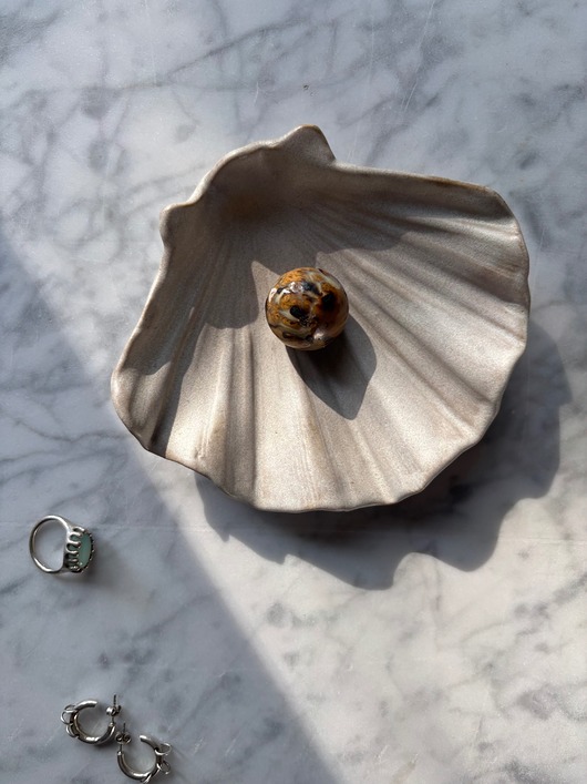 pojemniki na biżuterię Podstawka na Biżuterię Palo Santo Ceramiczna Muszelka Light Cream