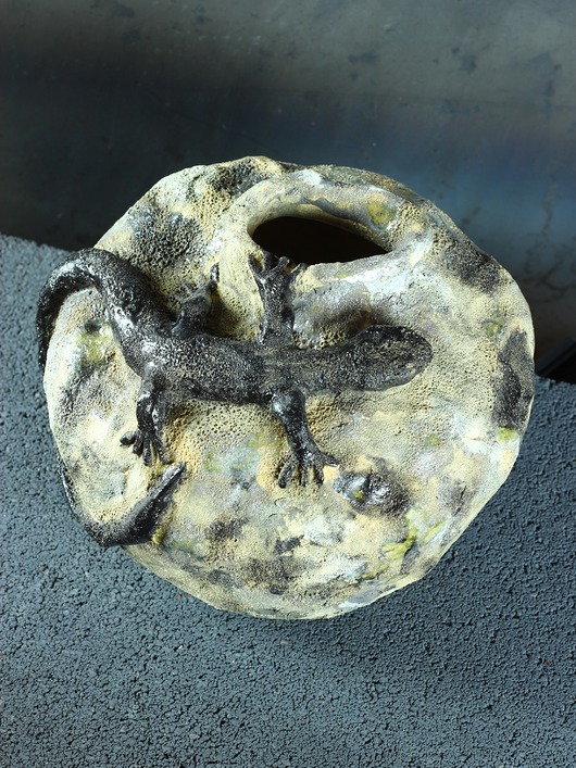 figurki i rzeźby Naczynie ceramiczne z rzeźbą jaszczurki - seria "Kamienny sen"