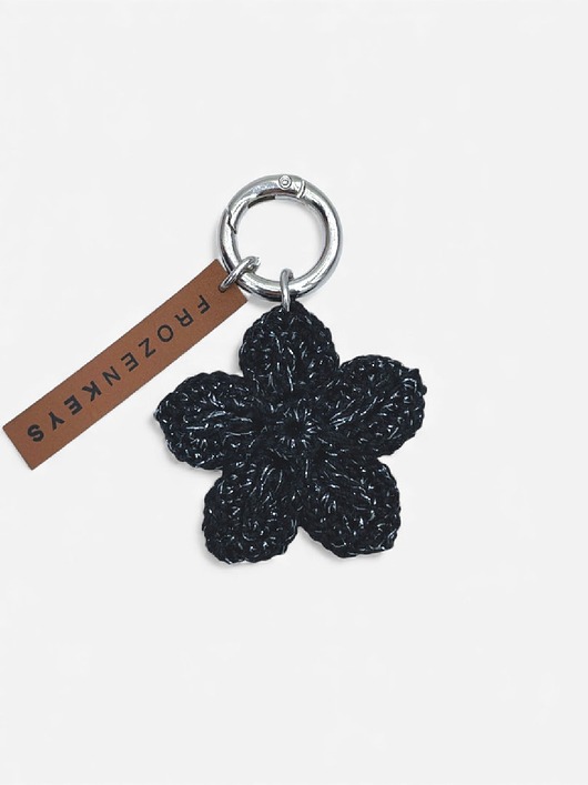 breloki Brelok Kwiat Czarny ze Srebrną Błyszczącą Nitką