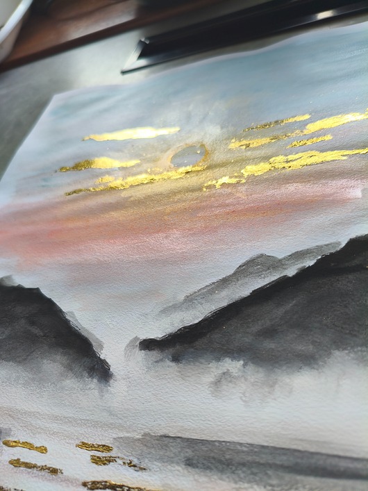 grafiki i ilustracje Akwarela Góry Pejzaż Jezioro Złoto Zachód Słońca 30x42 A3 Minimalizm