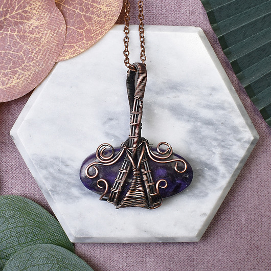 wisiory Miedziany wisiorek wire wrapping z charoitem #454