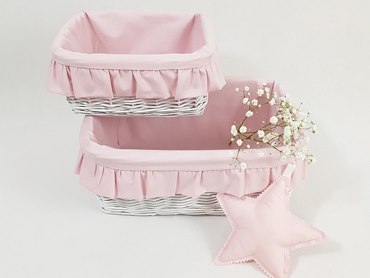 pojemniki na zabawki Koszyk wiklinowy MAŁY, z falbanką pudrowy róż
