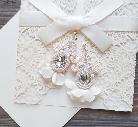 Beżowe kolczyki ślubne soutache Mró Soutache