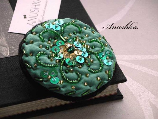 Embroidered brooch_Emerald green ANUSHKA