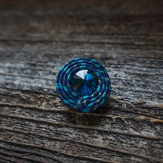 Minimalistyczna broszka soutache Mró Soutache