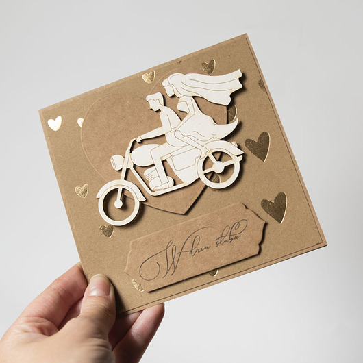kartki scrapbooking Kartka ślubna z parą młodą na motocyklu