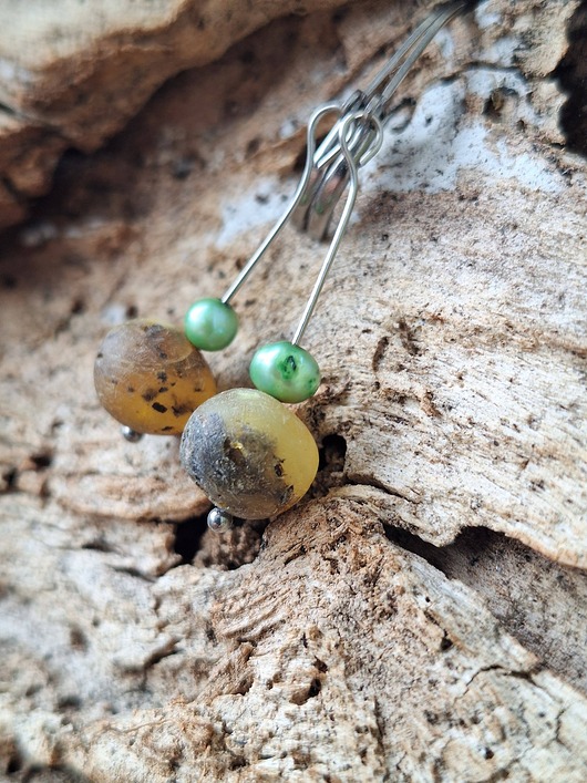 kolczyki z kamieniami Kolczyki z perłą i bursztynem